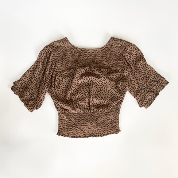 Abercrombie Short-Sleeve Smocked Waist Flutter Sleeve Crop Blouse Animal Print - Picture 3 of 5